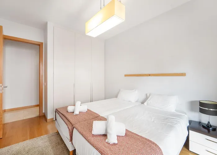 Living Bu Apart. 푼샬