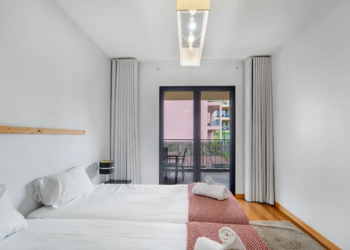 Living Bu Apart. * 푼샬