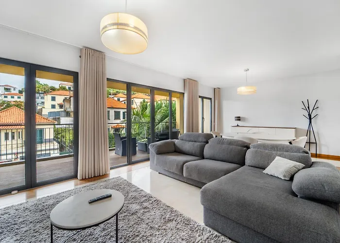 Living Bu Apart. 푼샬