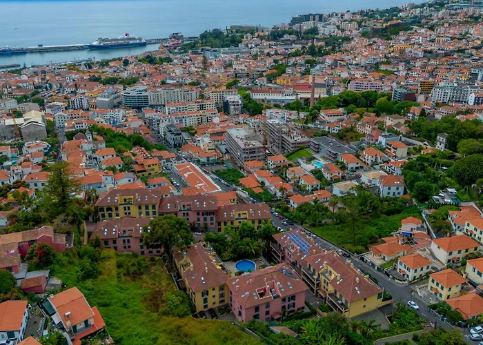 Living Bu Apart. Apartman Funchal