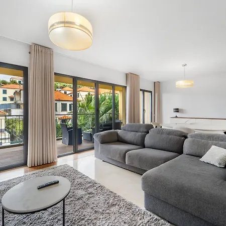 Living Bu Apart. Фуншал