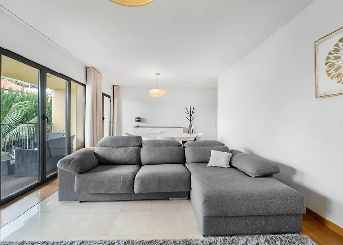 Living Bu Apart. 丰沙尔