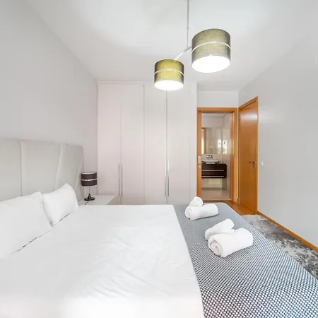 Living Bu Apart. * Funchal